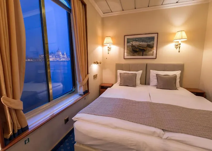 Botel Onriver - Ms Cezanne