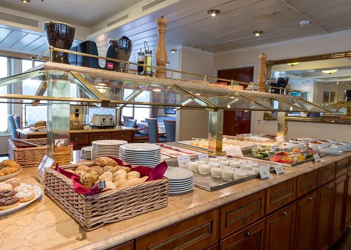 Botel Onriver - Ms Cezanne