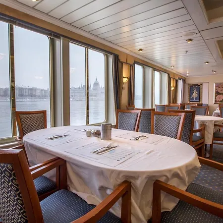 Onriver - Ms Cezanne 4* Budapest