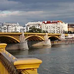 Onriver - Ms Cezanne Budapešť