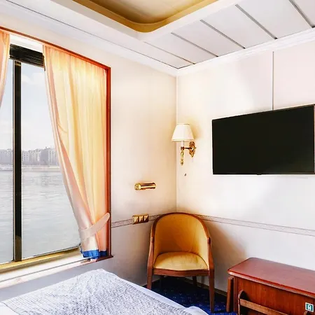 Onriver - Ms Cezanne Bådhotel 4*